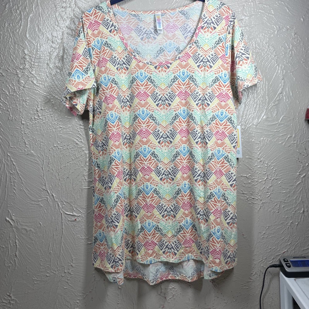 NWT Lularoe White Short Sleeve Scoop Neck Ethnic Print Classic Tee Womens Large